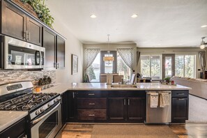 Fridge, microwave, stovetop, dishwasher - Fire Pit + Views: Serene Lake Almanor Retreat (Lake Almanor)
