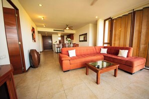 Living area - Alamar - Borneo Great Ocean View (Cruz de Huanacaxtle)