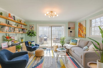 Fairview Vacation Rental | 2BR | 1.5BA | 1,100 Sq Ft | 3 Steps Required