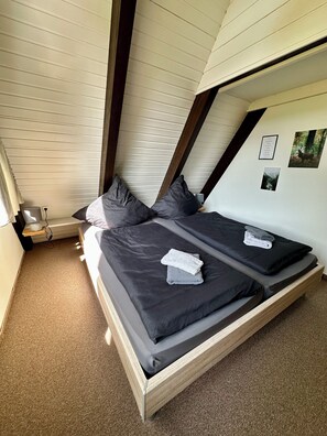 2 Schlafzimmer, Reisekinderbett, kostenloses WLAN, Bettwäsche