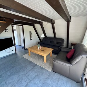 Smart TV, ping pong - Pure nature - forest vacation in a tiny house (Ronshausen)