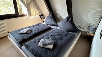 2 Schlafzimmer, Reisekinderbett, kostenloses WLAN, Bettwäsche