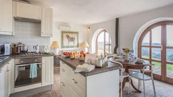 House, 2 Bedrooms, Smoking, Private Pool | Interior