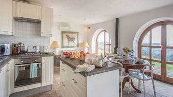 House, 2 Bedrooms, Smoking, Private Pool | Interior