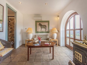 House, 2 Bedrooms, Smoking, Private Pool | Living room