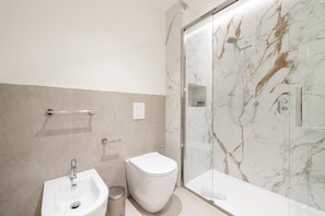 Hair dryer, towels - Karalin Sonnino Quadruple Suite with Balcony (Cagliari)