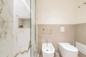 Hair dryer, towels - Triple Suite (Cagliari)