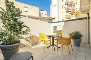 Outdoor dining - JUNIOR SUITE DOUBLE BED (Cagliari)