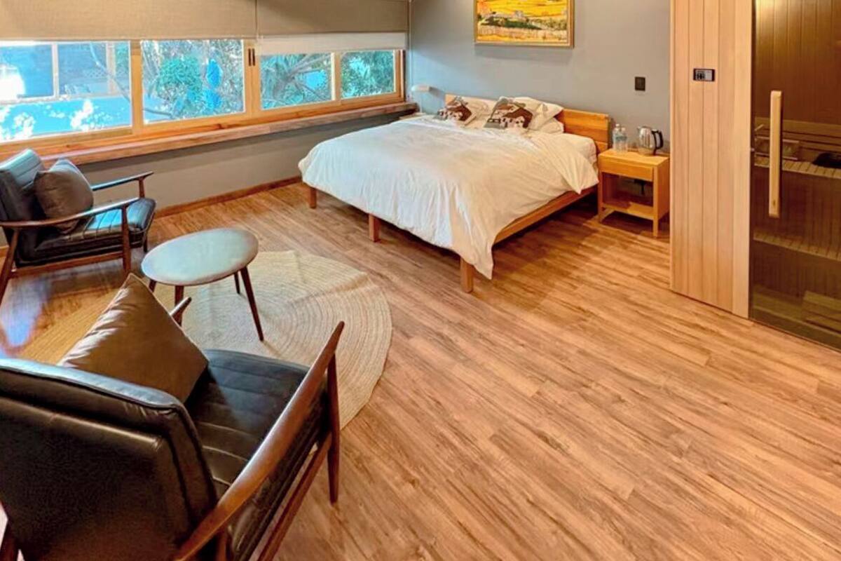 Room, 1 King Bed, Courtyard View | Egyptian cotton sheets, premium bedding, down comforters, WiFi (free)