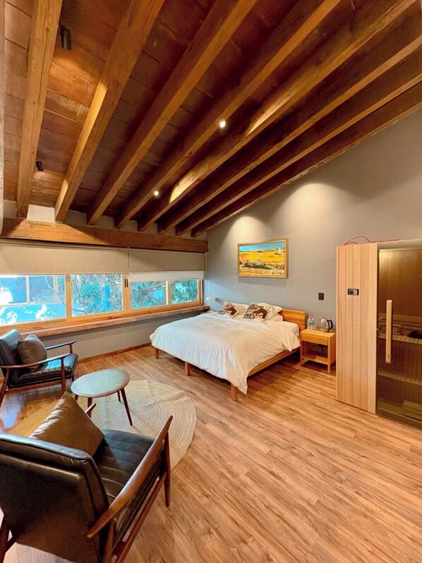 Zimmer, 1 King-Bett, Blick auf den Innenhof