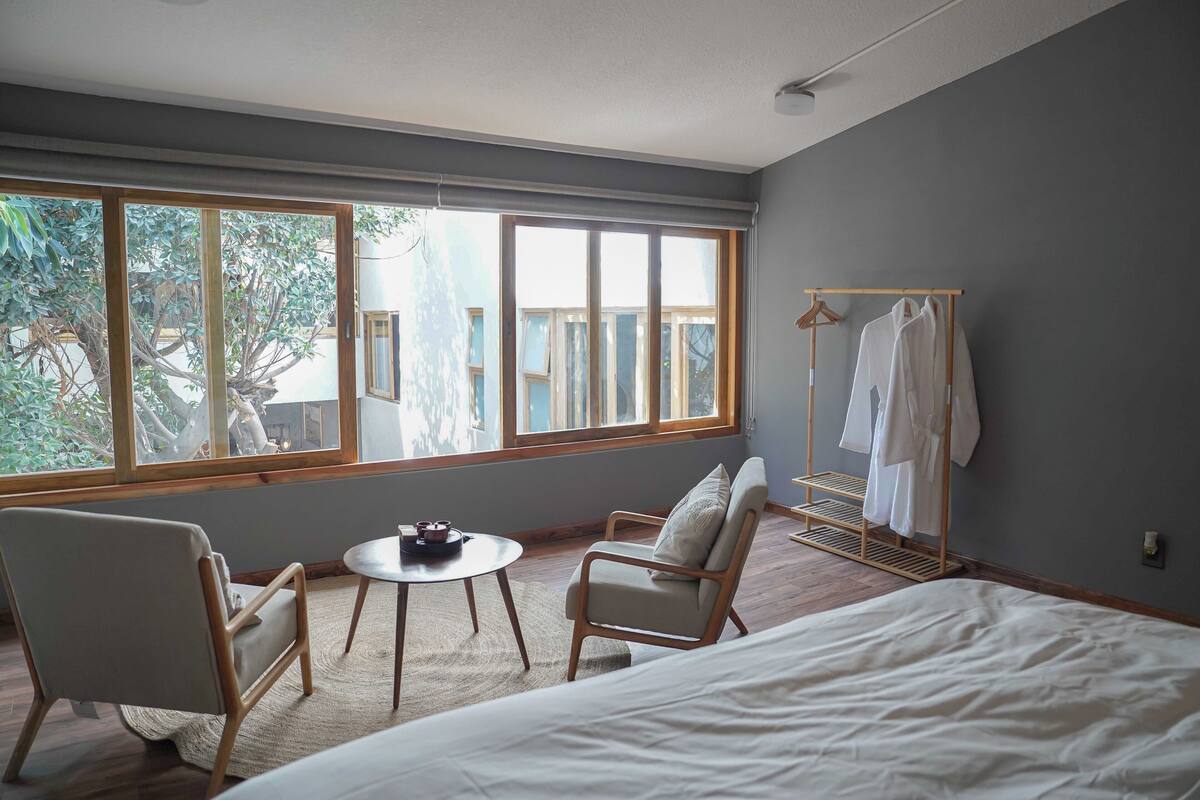 Elite Room | Egyptian cotton sheets, premium bedding, down comforters, WiFi (free)