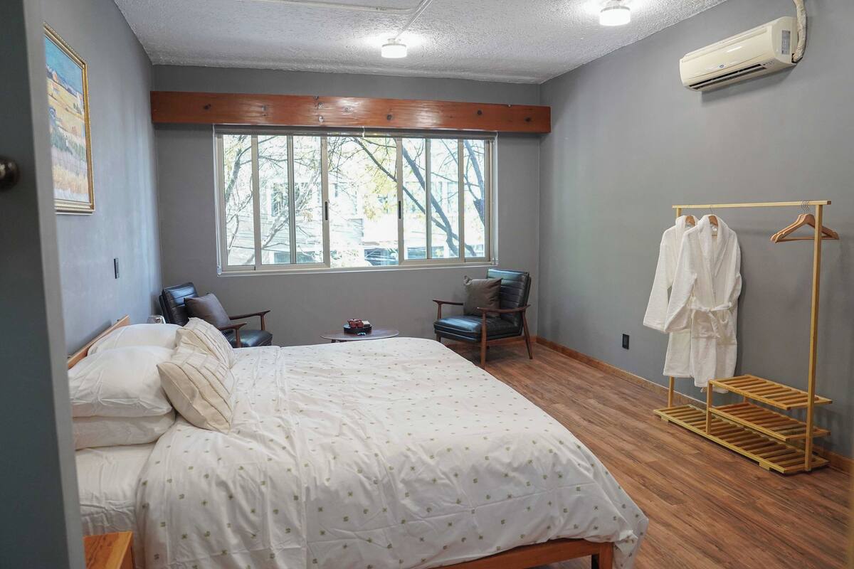 Room, City View | Egyptian cotton sheets, premium bedding, down comforters, WiFi (free)