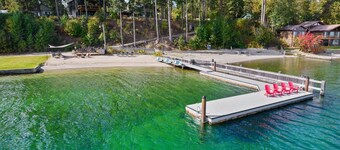 Beautiful Waterfront Cabin with a Hot Tub & Sauna