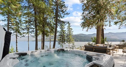 Beautiful Waterfront Cabin with a Hot Tub & Sauna