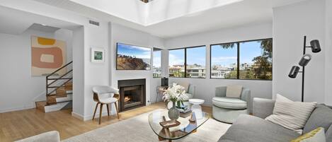 Smart TV, fireplace, stereo