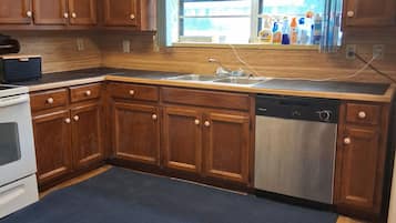 Micro-ondes, four, plaque de cuisson, lave-vaisselle