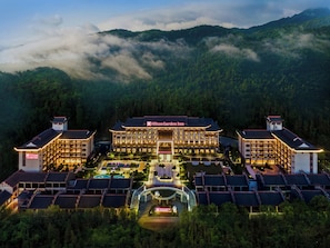Exterior - Hilton Garden Inn Zhangjiajie Wulingyuan (Zhangjiajie)