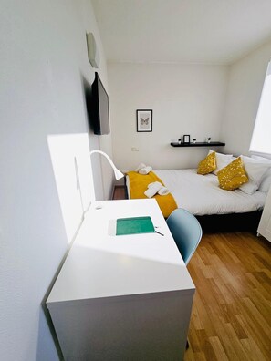 Iron/ironing board, free WiFi - Chic Studio in Luxembourg city (Luxembourg City)