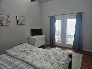 5 slaapkamers, een strijkplank/strijkijzer, wifi, beddengoed