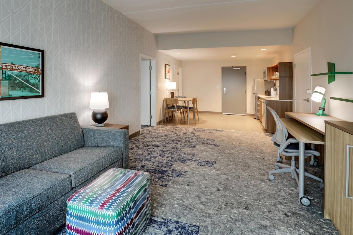 Suite, 1 chambre | Coin séjour