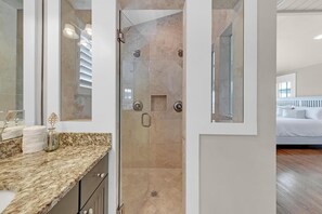 Maison, plusieurs lits (Cypress Rose) | Salle de bain