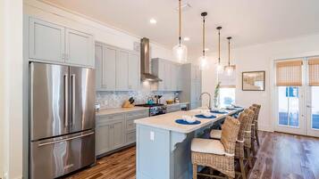 House, Multiple Beds (Saint Cecilia) | Private kitchen | Oven, toaster