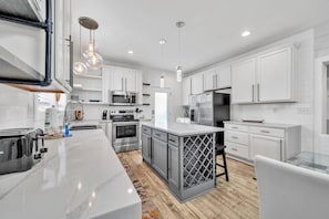 House, Multiple Beds (Kitties Koop) | Private kitchen | Oven, toaster