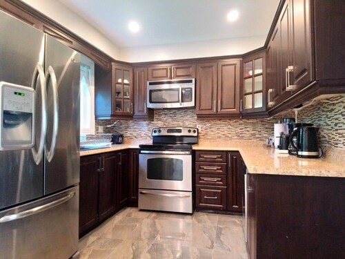 Cozy room with private bathroom near Sheridan College Trafalgar campus