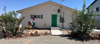 Trista's Farmhouse 4-bedroom in Hanksville close to Lake Powell and Capitol Reef