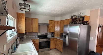Trista's Farmhouse 4-bedroom in Hanksville with EV Charger