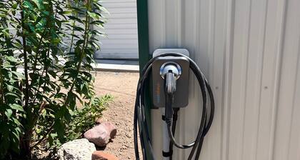 Trista's Farmhouse 4-bedroom in Hanksville close to Lake Powell and Capitol Reef