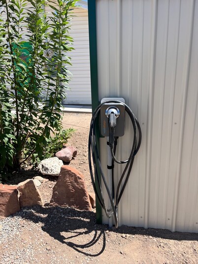 Trista's Farmhouse 4-bedroom in Hanksville close to Lake Powell and Capitol Reef