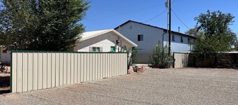 Trista's Farmhouse 4-bedroom in Hanksville with EV Charger