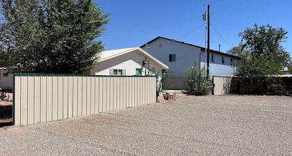 Trista's Farmhouse 4-bedroom in Hanksville with EV Charger