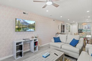 Smart TV, books - Charming 2bedroom ocean view beach front condo in Seaside Hts w pool, AC, WiFi (Seaside Heights)