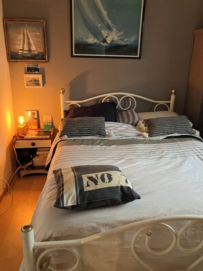 4 bedrooms, desk, free WiFi, bed sheets