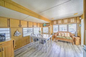 Dining - 500 Marlin Dr. - Great home with stunning views of St. Andrews St. Park with Golf Cart! (Panama City Beach)