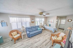 1 bedroom, Internet - 500 Marlin Dr. - Great home with stunning views of St. Andrews St. Park with Golf Cart! (Panama City Beach)