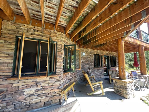 Charming 1-bedroom house in fabulous Big Sky with WiFi