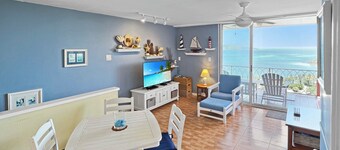 Beachy 2 Bedroom Coakley Bay Condo with AC, pool and backup generator.