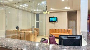 Skrivbord, arbetsyta för laptop, strykjärn/strykbräda och gratis wi-fi