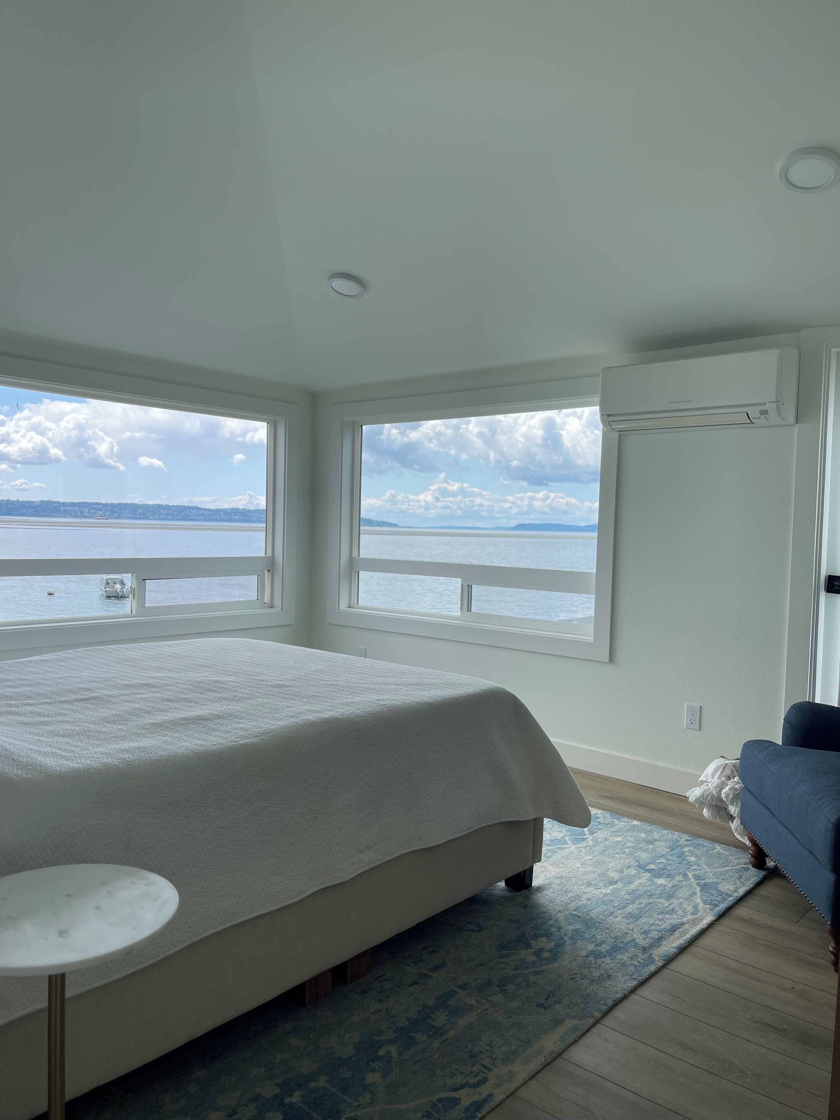 4 habitaciones, tabla de planchar con plancha, wifi y ropa de cama 