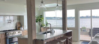 Luxury 4BR Beachfront Retreat. Designer Kitchen, Views, Game Room, Piano, A/C