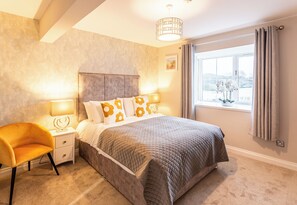 4 habitaciones, tabla de planchar con plancha, wifi y ropa de cama