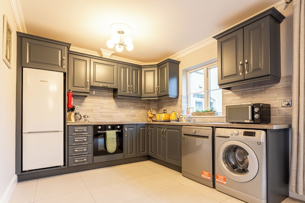 Microondas, horno, parrilla de estufa y lavavajillas