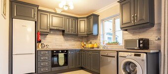 No 31 Killarney Holiday Village for 8! Ideal Location!