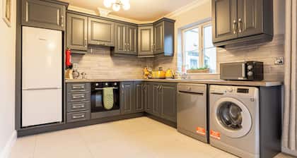 No 31 Killarney Holiday Village for 8! Ideal Location!