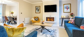 No 31 Killarney Holiday Village for 8! Ideal Location!