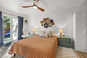 3 bedrooms, desk, iron/ironing board, free WiFi