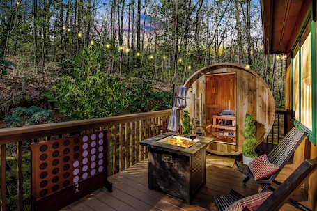 Property grounds. Romantic Mountain Retreat I Hot Tub I Sauna I Fire pit I Art Studio